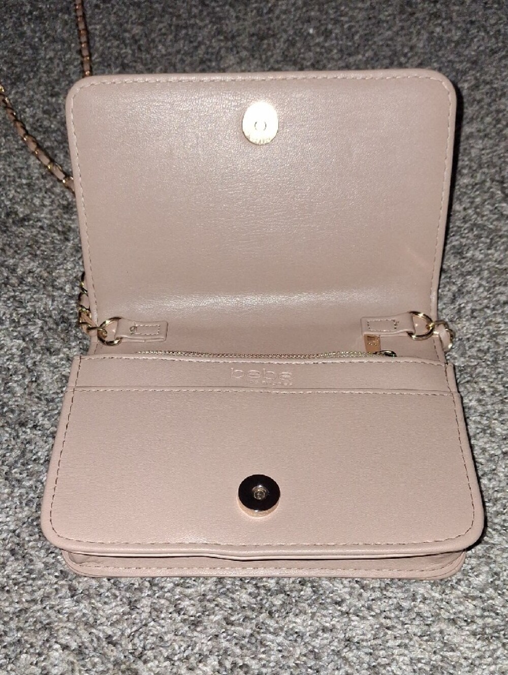 Quilted Beige Chain Crossbody Bag - Women - Picture 3 of 6